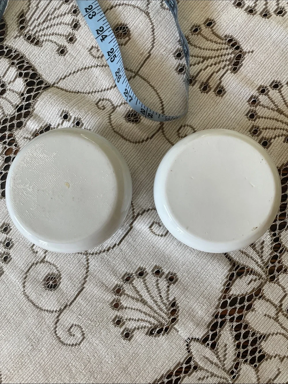Baskerville White Ceramic Appke Holder with 2 Different Blue Rims - Set of 2